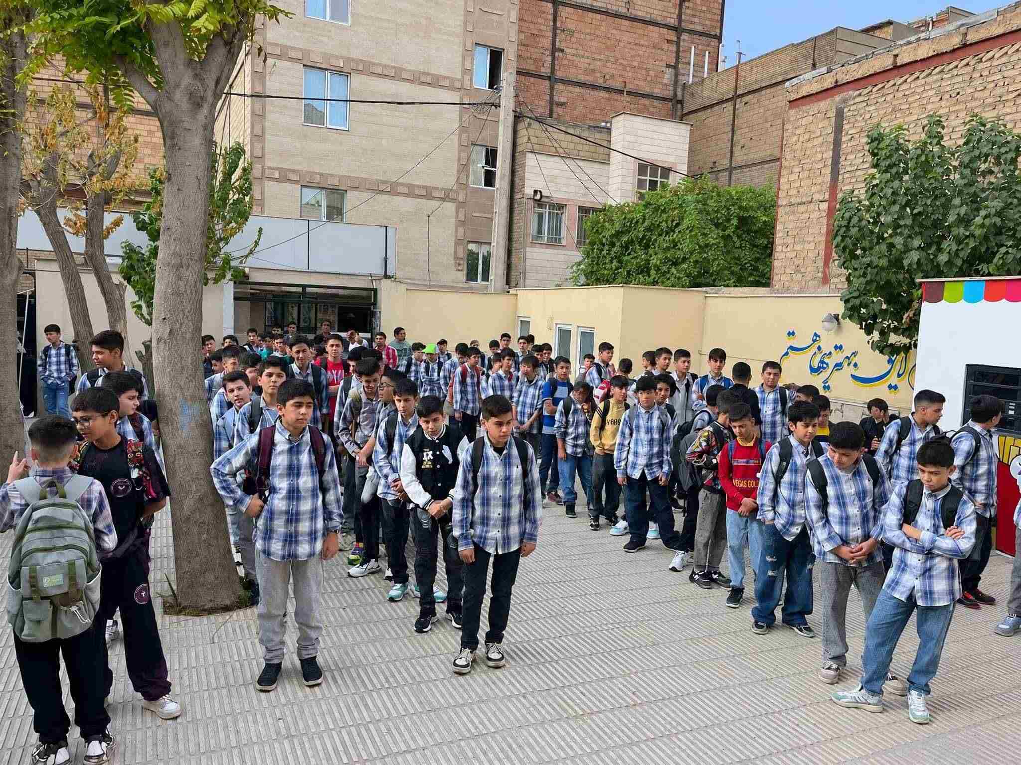 محیط آموزشی دبیرستان آریانا پاکدشت